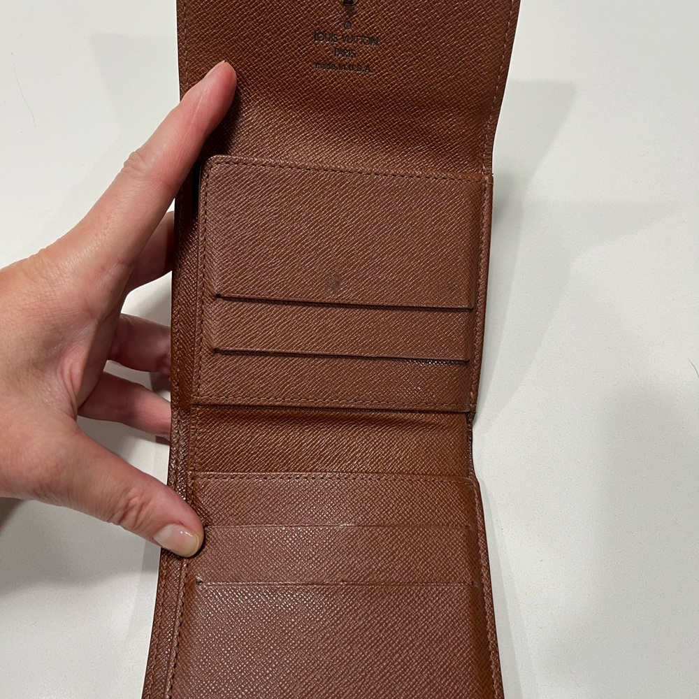 Authentic Louis Vuitton trifold wallet. Impeccable condition. - Picture 5 of 7